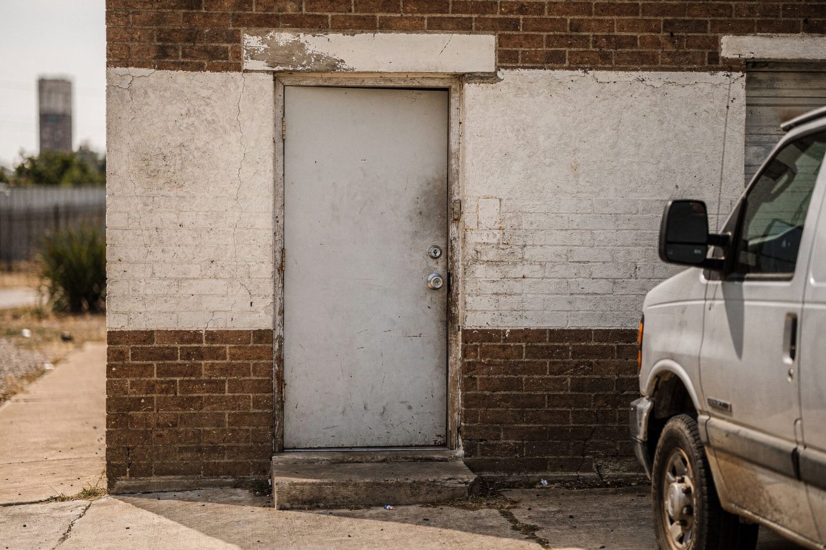Exterior door of the Pejera Electric workshop unit